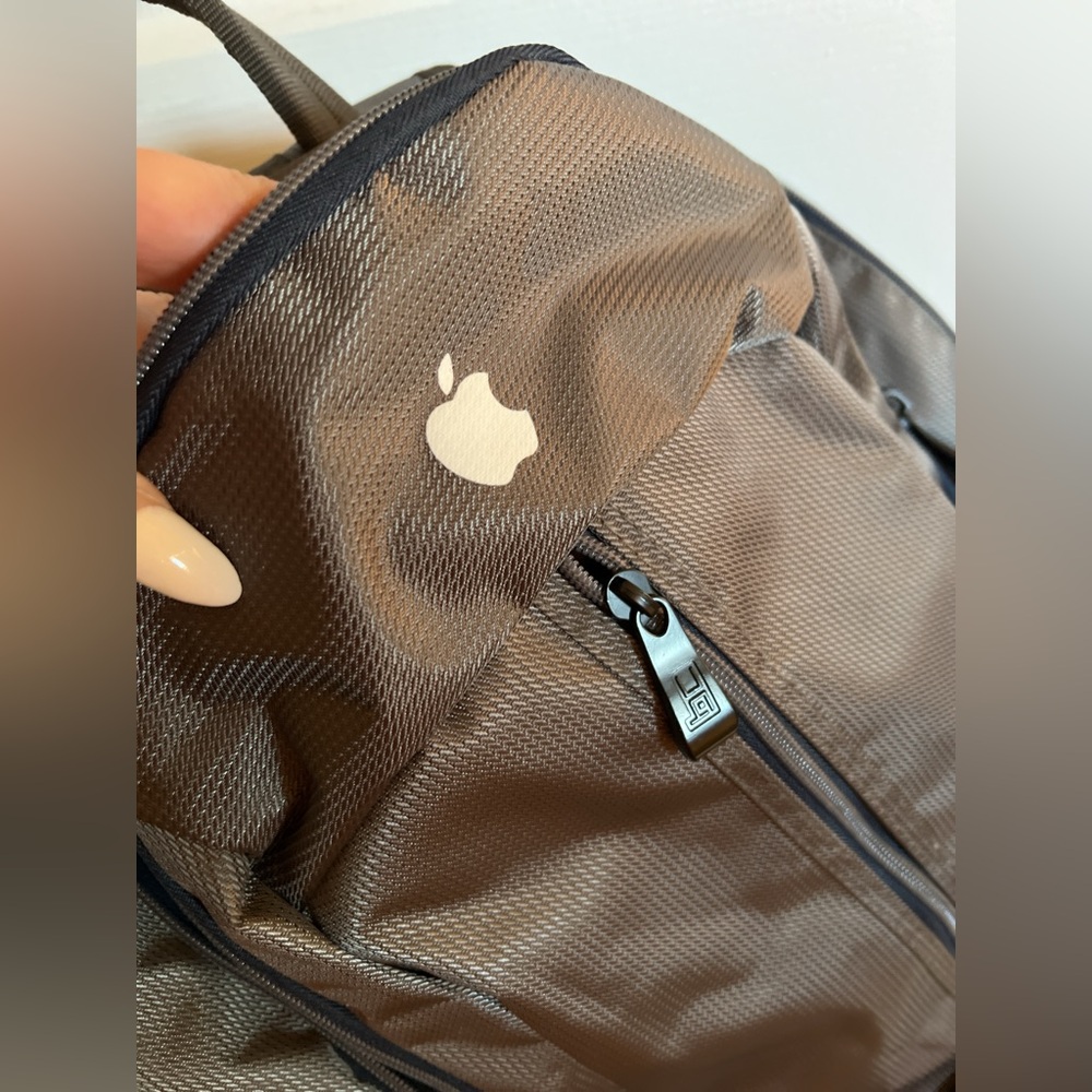 Basecamp gray nylon backpack Apple logo laptop work travel pockets school - Picture 13 of 16